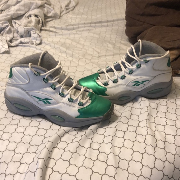 Throwback Reeboks: Allen Iversons (Philly Eagles) - Picture 2 of 3